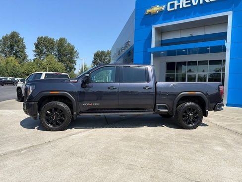 Used 2025 GMC Sierra 3500 AT4 w/ AT4 Premium Plus Package AWD/4WD image 2