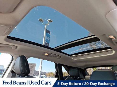 Used 2022 Ford Escape SEL image 16