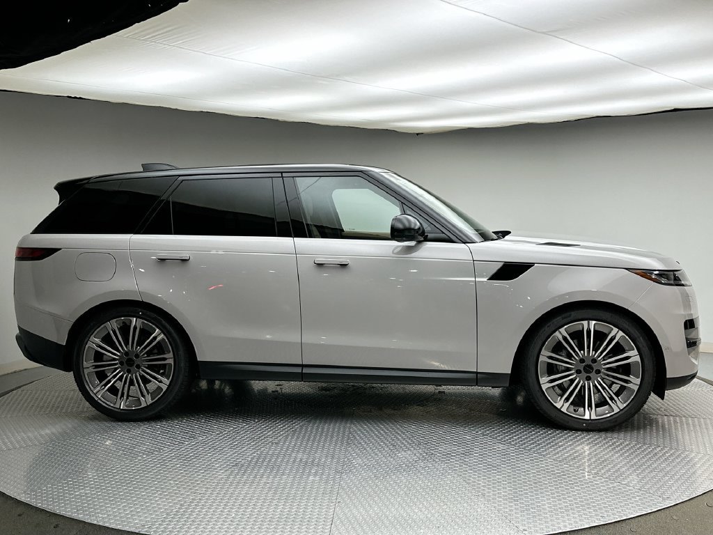 New 2027 Land Rover Range Rover Sport SE AWD/4WD image 4