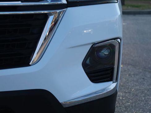 Used 2023 Chevrolet Traverse LS w/ Safety Package image 17