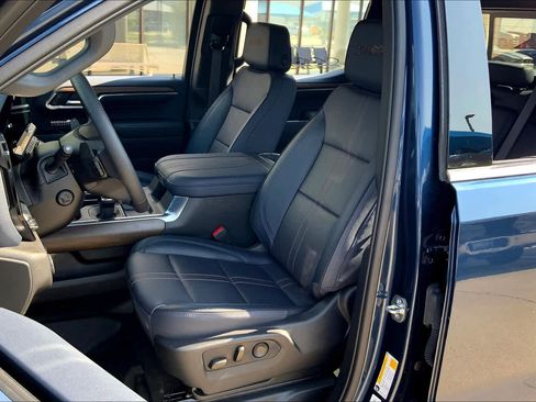 Used 2023 Chevrolet Silverado 1500 High Country w/ Technology Package AWD/4WD image 8