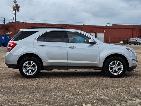 Used 2017 Chevrolet Equinox LT w/ Convenience Package image 4