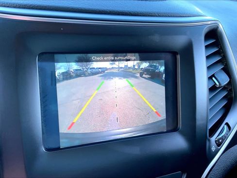 Used 2019 Jeep Cherokee Latitude Plus image 22