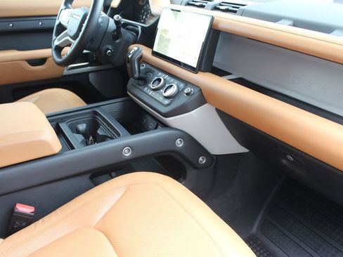 Used 2024 Land Rover Defender 130 S image 25