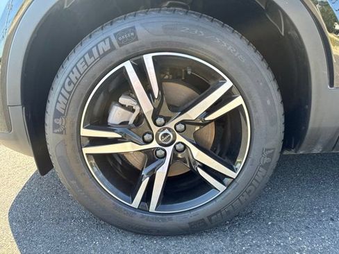 Used 2025 Volvo XC40 B5 Core AWD/4WD image 9