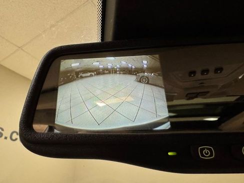 Used 2011 Cadillac SRX Luxury image 16