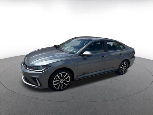 Used 2025 Volkswagen Jetta SE FWD image 8