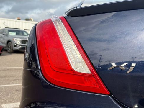 Used 2019 Jaguar XJ R-Sport image 10