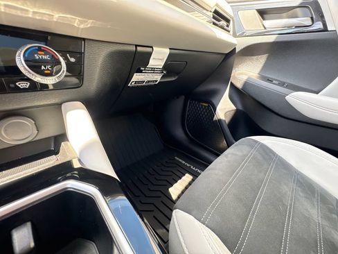Used 2025 Mitsubishi Outlander SE AWD/4WD image 23