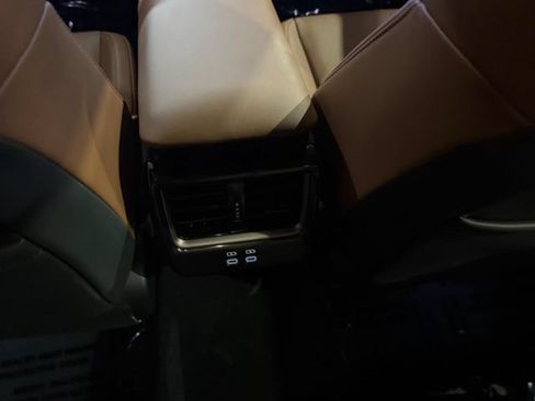 Used 2025 Toyota Crown Signia AWD/4WD image 31