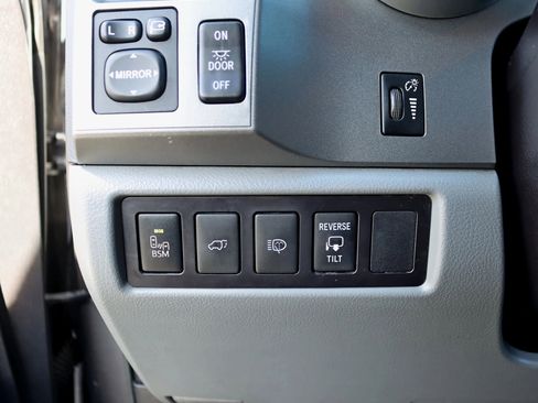 Used 2017 Toyota Sequoia Platinum image 18