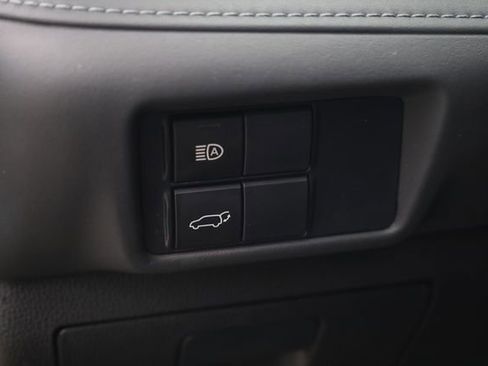 Used 2021 Toyota Highlander XLE AWD/4WD image 9