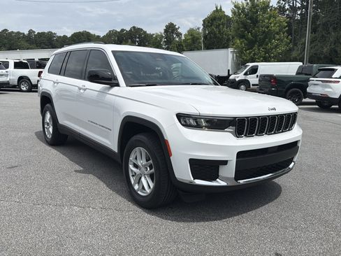 Used 2022 Jeep Grand Cherokee L Laredo w/ Luxury Tech Group I AWD/4WD image 2