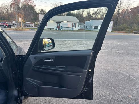 Used 2010 Suzuki SX4 AWD Hatchback image 15