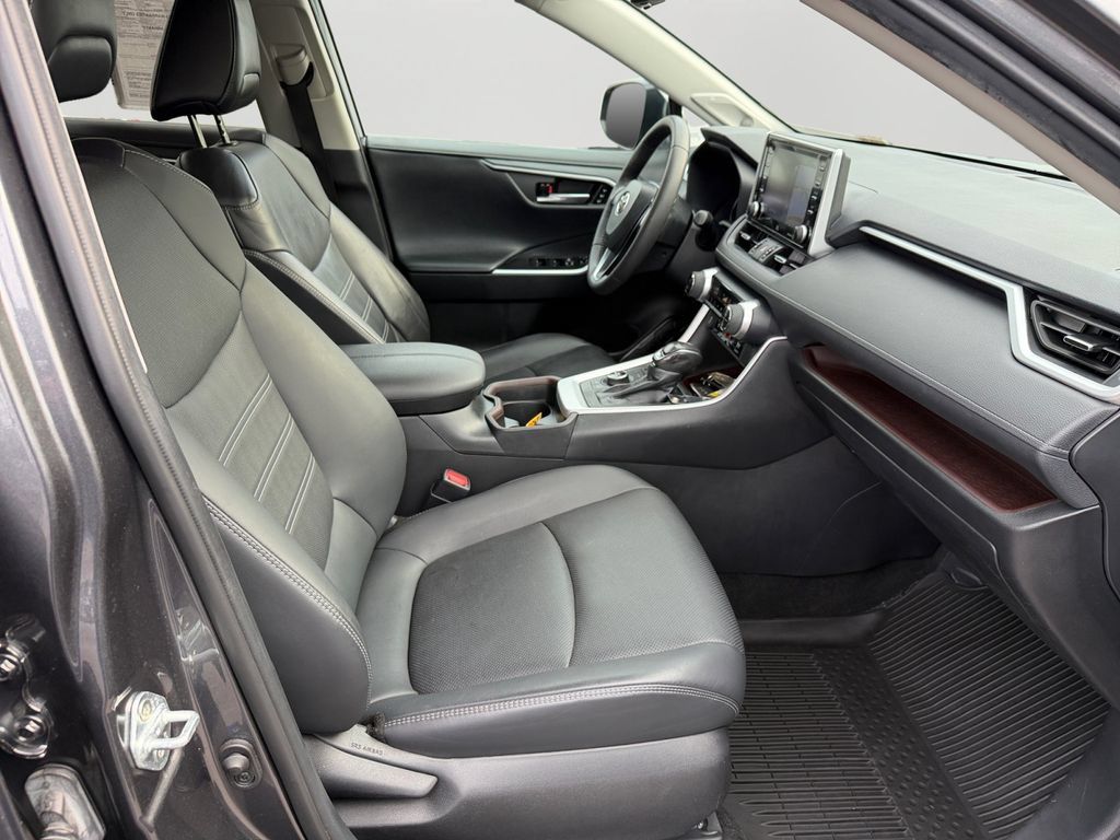 Used 2021 Toyota RAV4 Limited AWD/4WD image 12