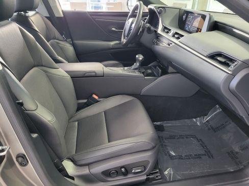 Certified 2020 Lexus ES 300h w/ Accessory Package 2 image 17