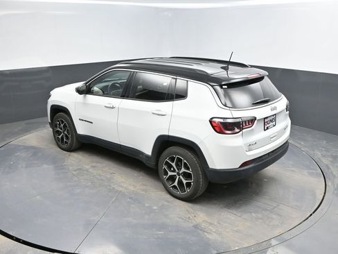 Used 2025 Jeep Compass Limited image 15