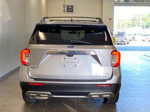 Used 2021 Ford Explorer XLT w/ Equipment Group 202A AWD/4WD image 6
