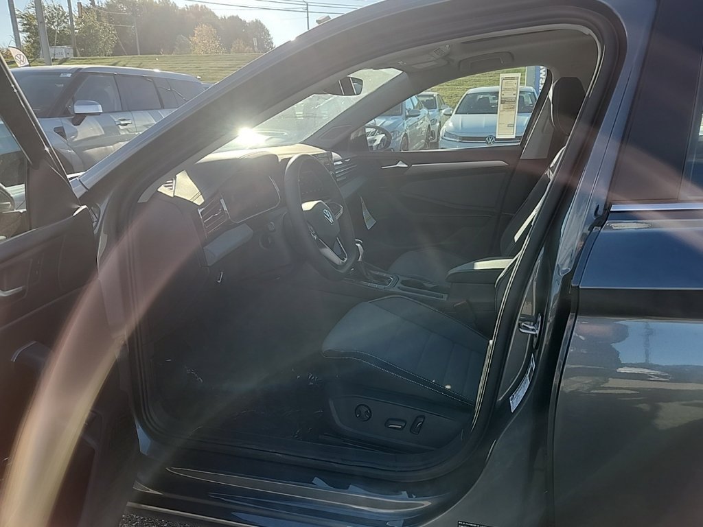 New 2027 Volkswagen Jetta SE FWD image 9