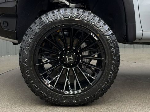 Used 2025 Chevrolet Silverado 1500 ZR2 w/ Technology Package AWD/4WD image 10