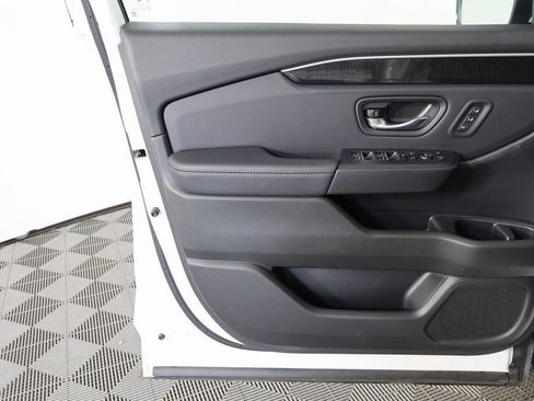 Used 2025 Honda Pilot Elite image 13