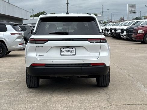Used 2023 Jeep Grand Cherokee Altitude AWD/4WD image 4