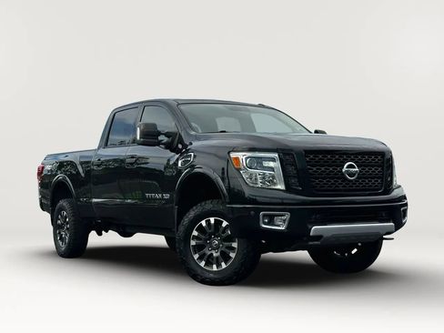 Used 2017 Nissan Titan PRO-4X w/ Pro-4x Convenience Package AWD/4WD image 9