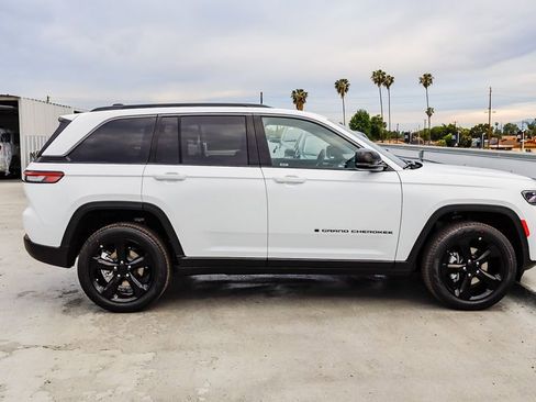 New 2026 Jeep Grand Cherokee Limited AWD/4WD image 13
