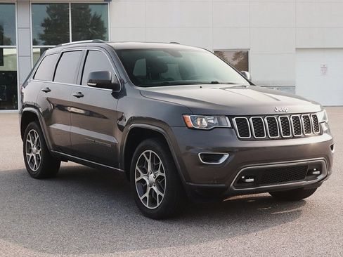Used 2018 Jeep Grand Cherokee Limited AWD/4WD image 3