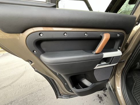 Used 2023 Land Rover Defender 110 X-Dynamic SE image 25