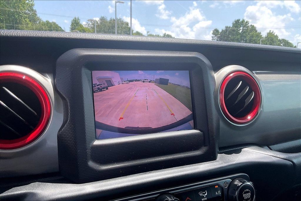 Used 2020 Jeep Wrangler Unlimited Sahara AWD/4WD image 21