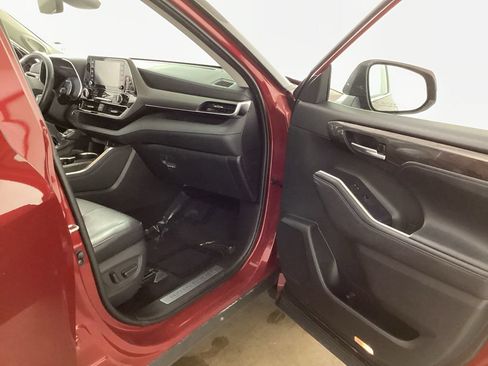 Used 2020 Toyota Highlander Limited AWD/4WD image 17