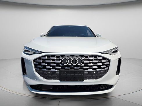 Certified 2025 Audi Q5 Premium AWD/4WD image 3