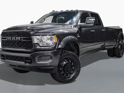 Used 2024 RAM 3500 Tradesman w/ Chrome Appearance Group image 4