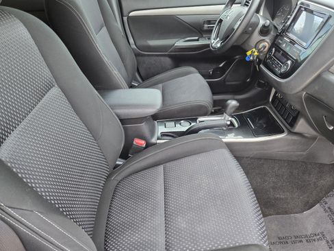 Used 2017 Mitsubishi Outlander ES FWD image 10