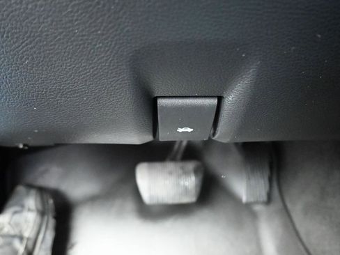 Used 2020 RAM 1500 Laramie AWD/4WD image 32