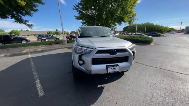 Used 2016 Toyota 4Runner SR5 AWD/4WD image 2
