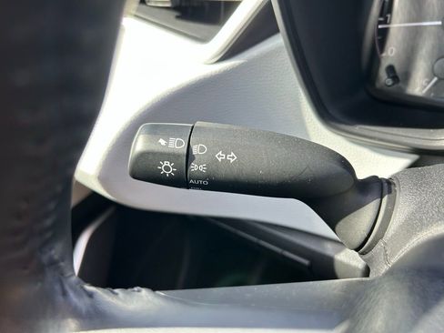 Used 2025 Toyota Corolla SE image 21