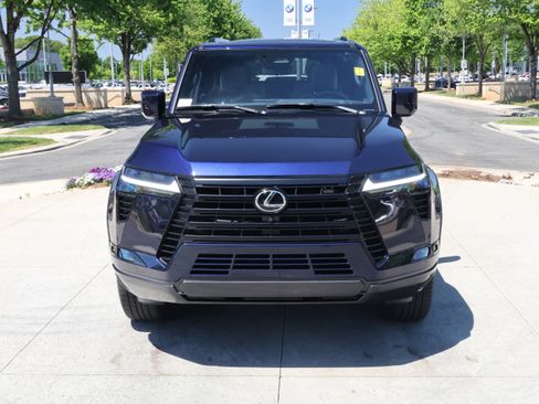 Used 2025 Lexus GX 550 w/ Accessory Package (2T) image 3