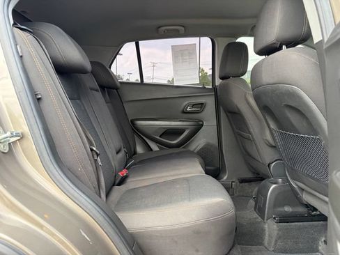 Used 2021 Chevrolet Trax LS FWD image 14