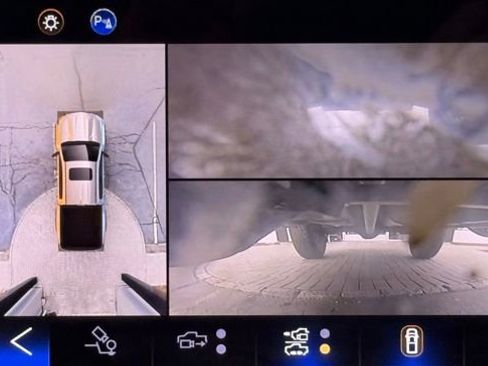 Used 2024 Chevrolet Colorado ZR2 w/ ZR2 Convenience Package III image 42