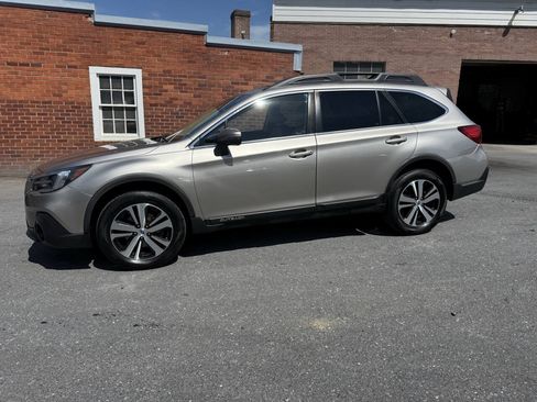 Used 2019 Subaru Outback 2.5i Limited AWD/4WD image 1