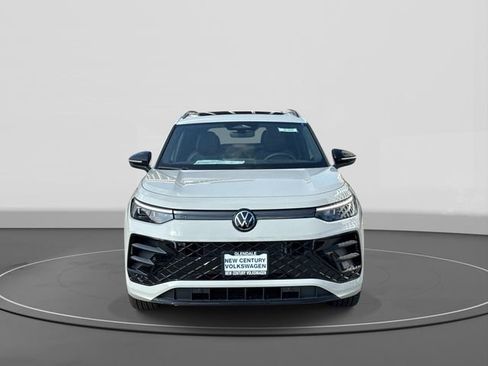 New 2026 Volkswagen Tiguan SE R-Line FWD image 2