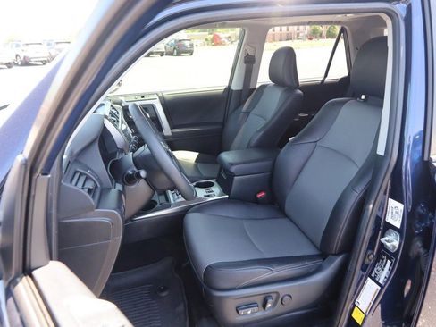 Used 2022 Toyota 4Runner SR5 Premium w/ Moonroof Package AWD/4WD image 9
