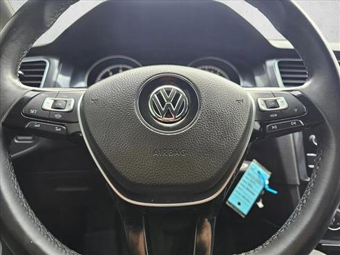 Used 2019 Volkswagen Golf S image 21