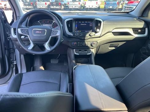 Used 2024 GMC Terrain SLT w/ Infotainment Package II FWD image 13