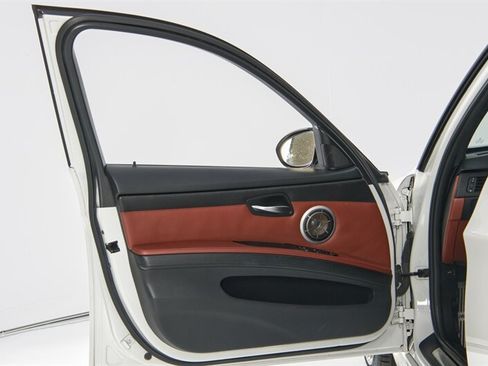 Used 2011 BMW M3 Sedan RWD image 18