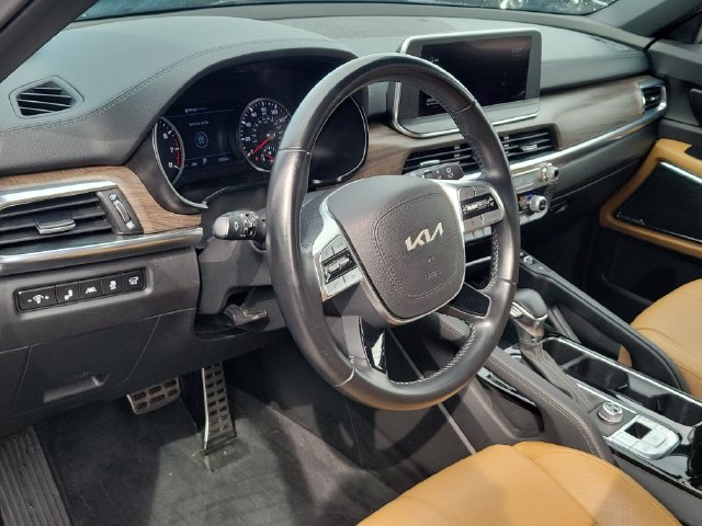 Certified 2022 Kia Telluride SX w/ Towing Package FWD image 16