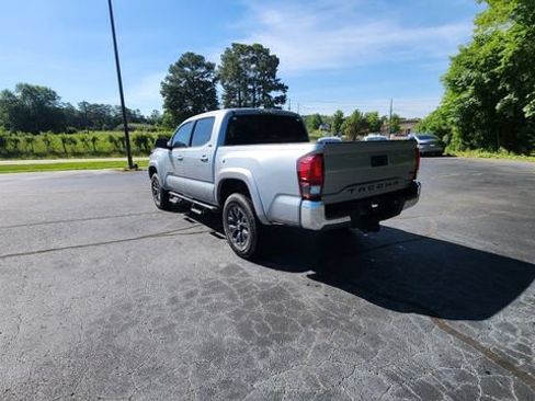 Used 2021 Toyota Tacoma SR5 RWD image 3