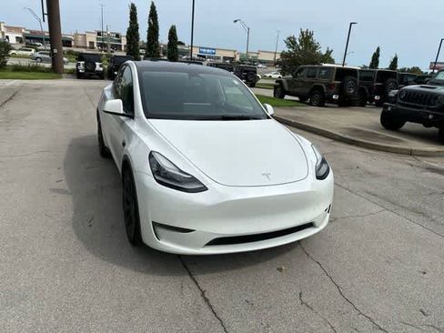 Used 2022 Tesla Model Y Long Range AWD/4WD image 25